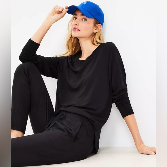 Lou & Grey Black Signaturesoft Sweatshirt Size XS New With Tag - Picture 2 of 11